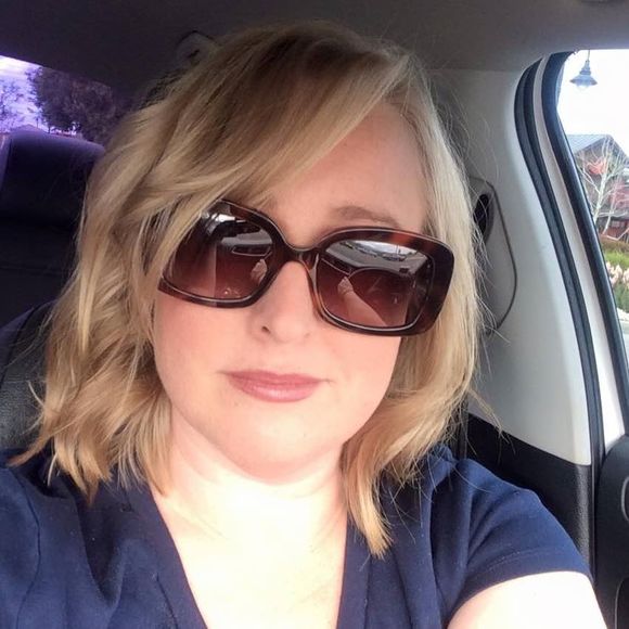 Meet your Posher, Lisa - Picture 1 of 1